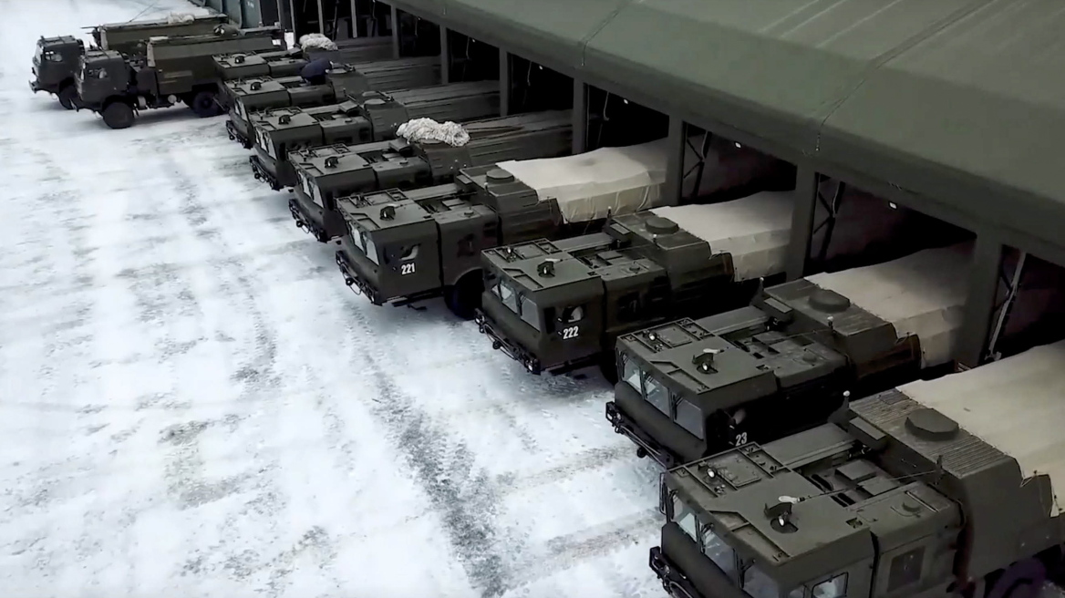 Η Λευκορωσία αναπτύσσει στρατό στα σύνορα με την Ουκρανία, ζήτησε S-400 από τη Ρωσία