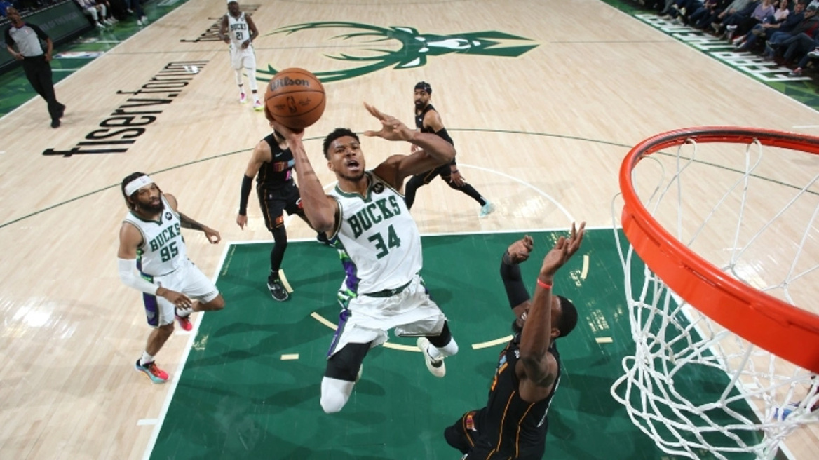 Μπακς - Χιτ 120-119: Σαρωτικός Αντετοκούνμπο, clutch Χόλιντεϊ