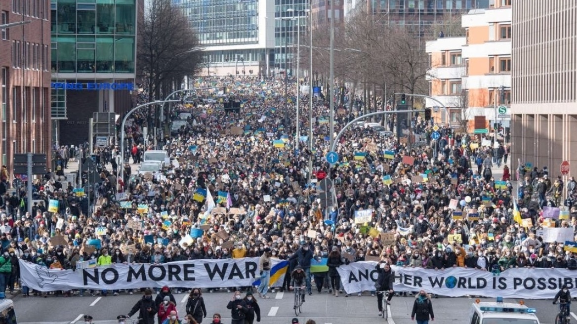 Γερμανία: Δεκάδες χιλιάδες μαθητές στις διαδηλώσεις κατά της ρωσικής εισβολής