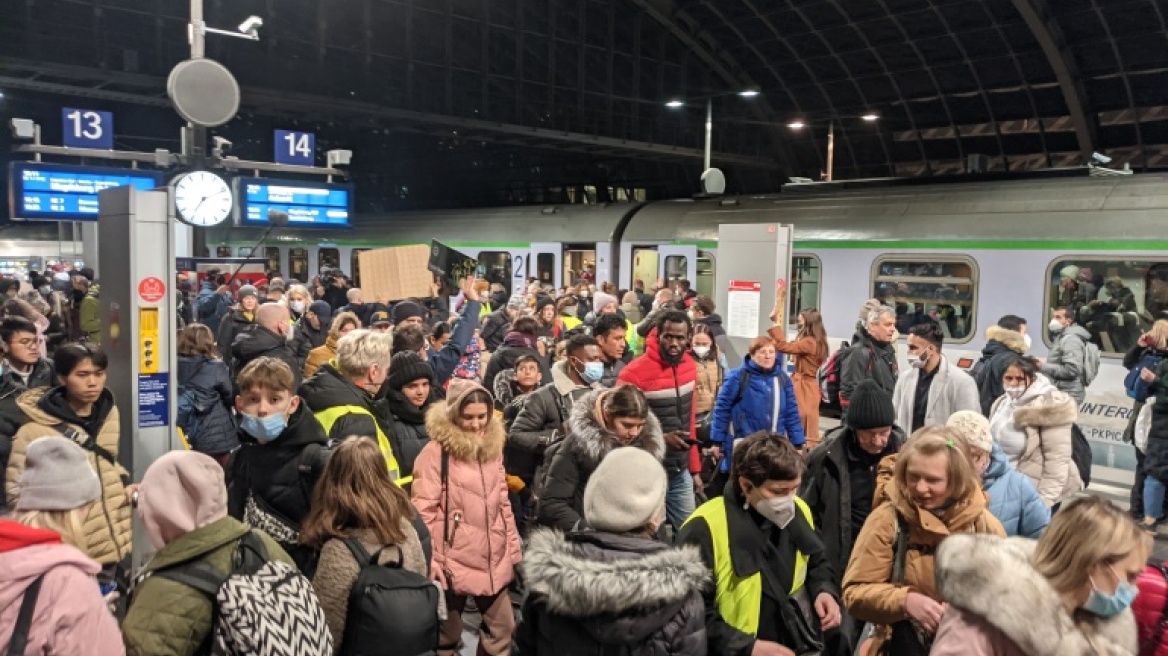 Η Γερμανία θα δεχθεί πρόσφυγες από την Ουκρανία ανεξαρτήτως εθνικότητας