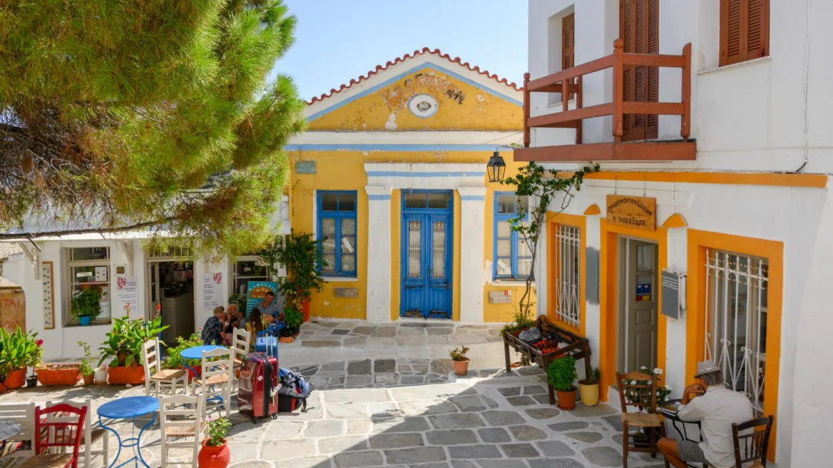 Λεύκες: Το χωριό-στολίδι της Πάρου δεν είναι παραθαλάσσιο