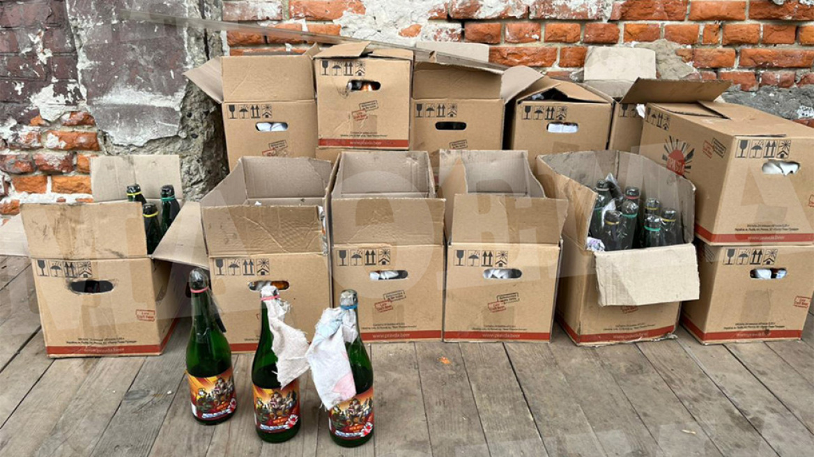 Πόλεμος στην Ουκρανία: To protothema.gr μπήκε στο «εργοστάσιο» παραγωγής μολότοφ του Λβιβ