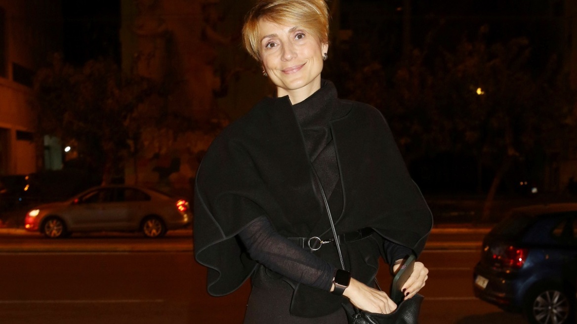 Η Ευδοκία Ρουμελιώτη σε μια σφιχτή αγκαλιά με τον σύζυγό της - Απόδραση στο Γαλαξίδι