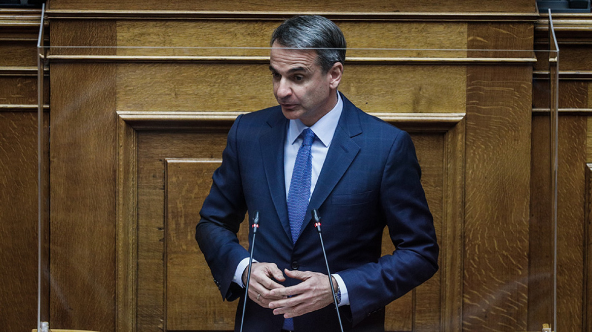 Βουλή: Η σημαία της Ουκρανίας, το «κουμπί πανικού» και η απουσία του Τσίπρα