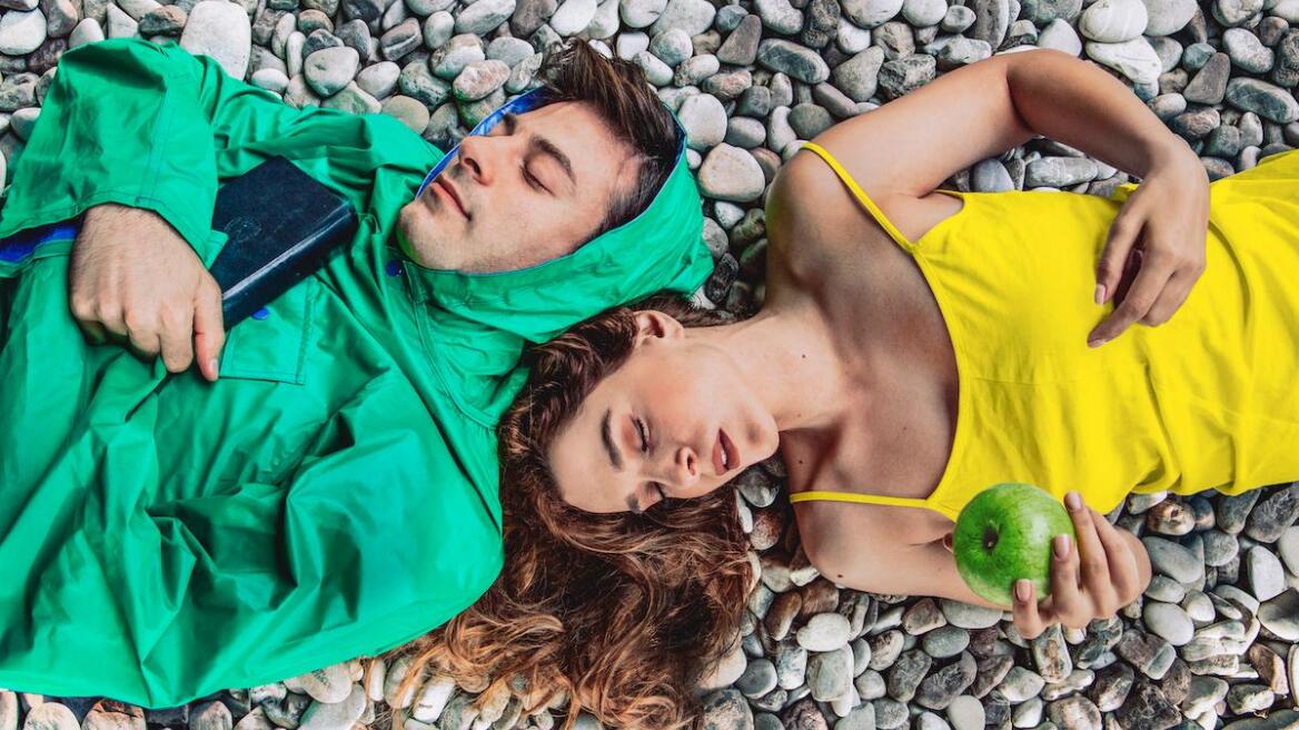 «Blink»: Ένα έργο για την δυσκολία των νέων να επικοινωνήσουν στο Θέατρο του Νέου Κόσμου