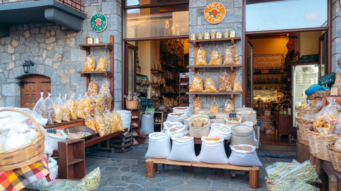 Παραδοσιακά γλυκά, νόστιμες πίτες, ψωμί από ξυλόφουρνο -6 γευστικά στέκια σε Βυτίνα και Δημητσάνα