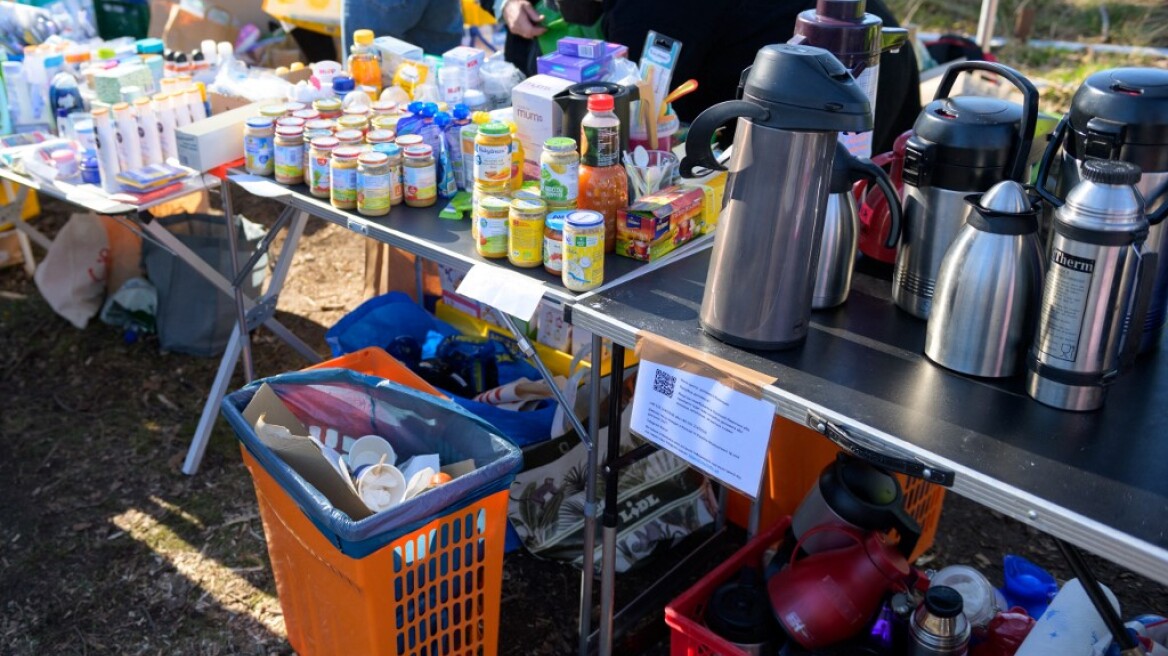 Πόλεμος στην Ουκρανία: Πολίτες τσακώνονται για τα τρόφιμα στη Μαριούπολη - Λεηλατήθηκαν καταστήματα και φαρμακεία