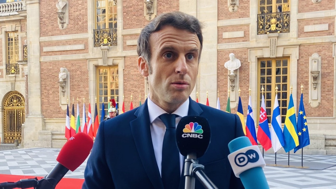 Πόλεμος στην Ουκρανία - Μακρόν: «Μη ρεαλιστικό» να ξεκινήσουν ενταξιακές διαπραγματεύσεις με χώρα που έχει πόλεμο