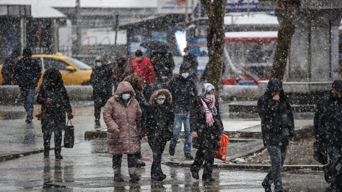 Τουρκία - κακοκαιρία: Σφοδρές χιονοπτώσεις παραλύουν την Κωνσταντινούπολη