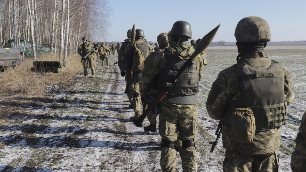 Πόλεμος στην Ουκρανία: Στρατιώτες δημιούργησαν drone που ρίχνει μολότοφ στα ρωσικά στρατεύματα