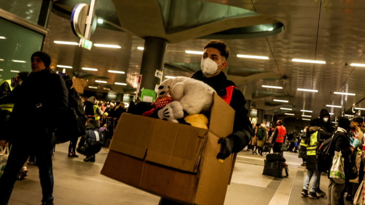 Βρετανία: Με το πρόγραμμα «Σπίτια για την Ουκρανία» δίνουν επίδομα 350 λιρών σε όσους φιλοξενήσουν πρόσφυγες