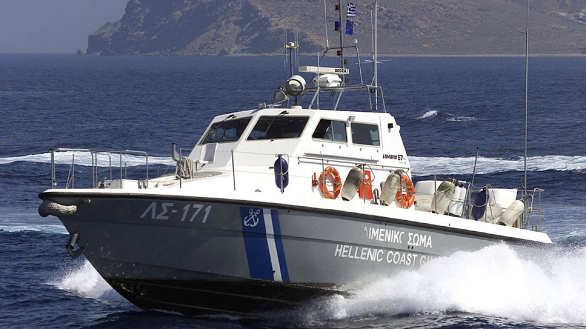 Πάρος: Διασώθηκαν 100 μετανάστες από ακυβέρνητο πλοιάριο