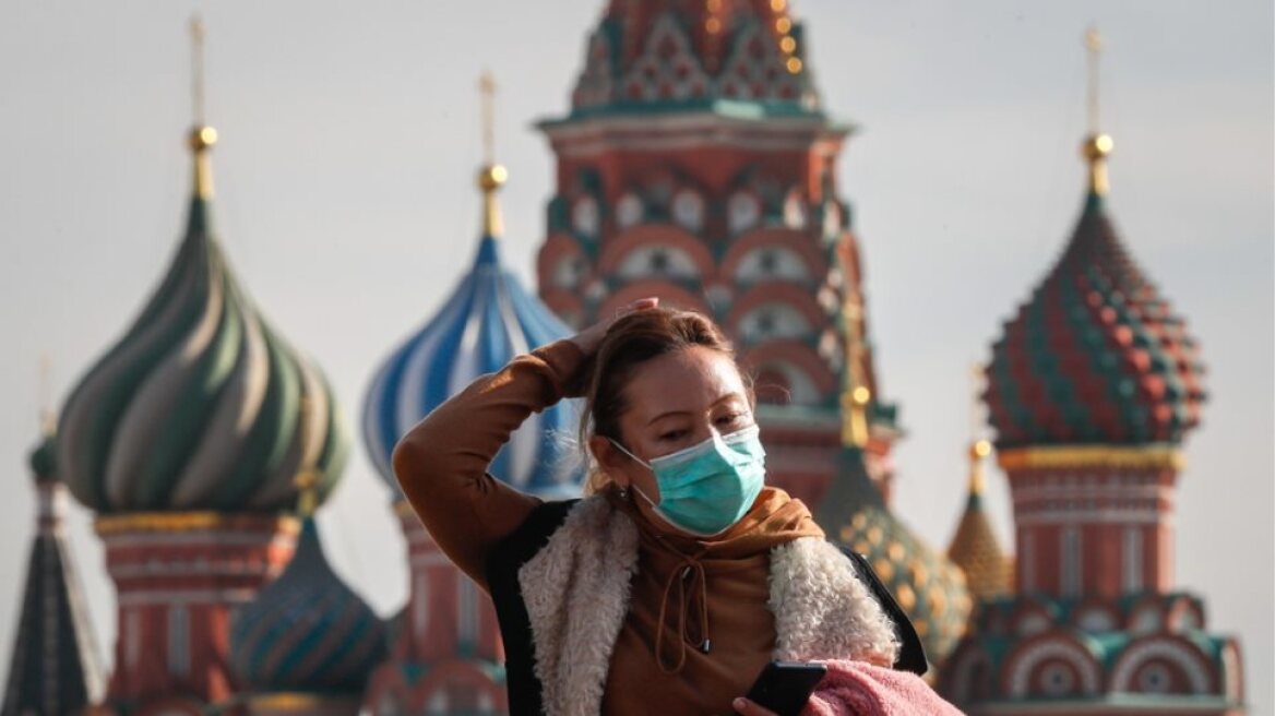 Κορωνοϊός - Ρωσία: Οι δυτικές κυρώσεις αναγκάζουν τη Μόσχα να «πετάξει» τις μάσκες