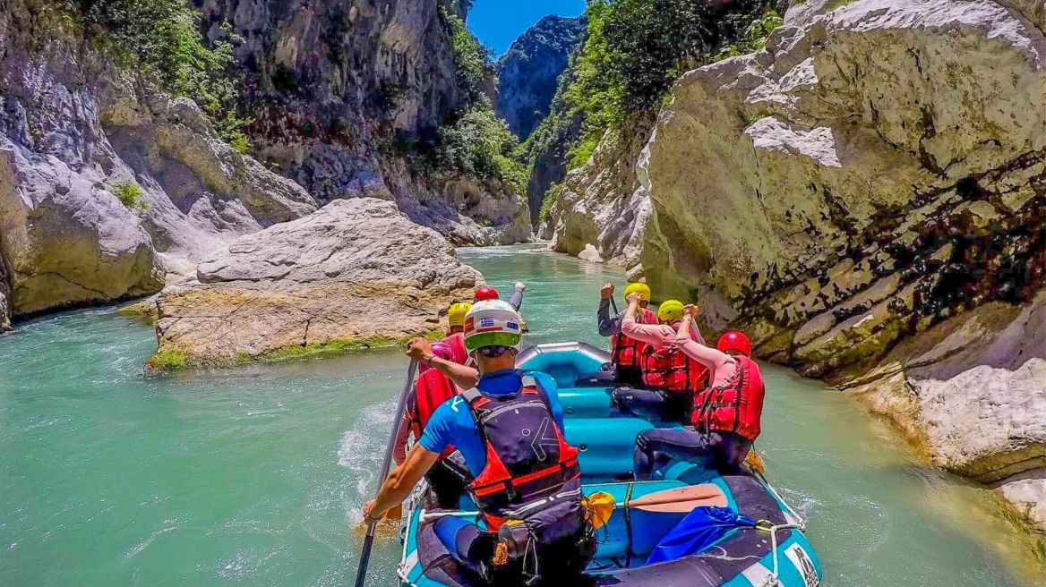 Rafting στον Άραχθο, canyoning στην Πύλη του Παραδείσου -8 εμπειρίες που πρέπει να ζήσετε στα Τζουμέρκα 