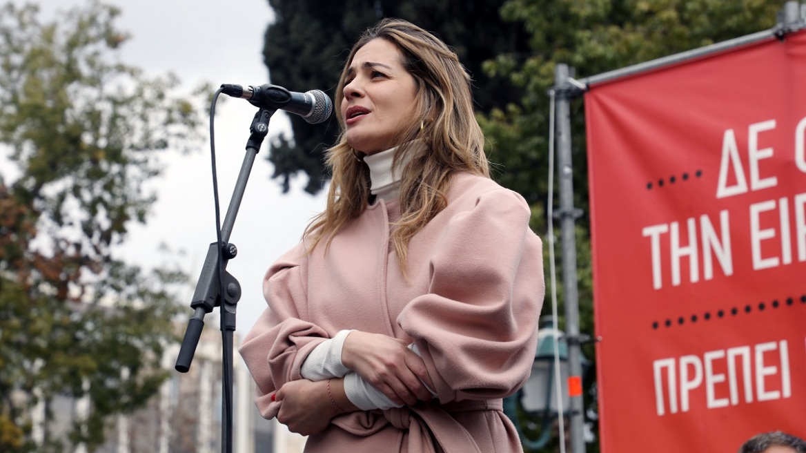 Κλέλια Ρενέση για Μποφίλιου: «Το μόνο που σας έφταιξε είναι τα δυο τραγούδια που είπε;!»