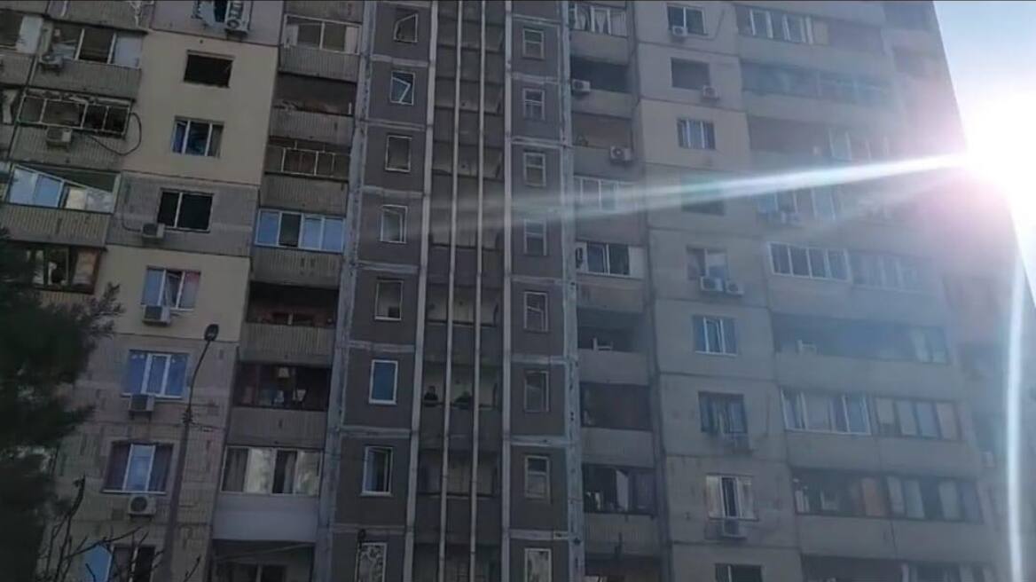 Πόλεμος στην Ουκρανία: Κλιμακώνουν τις επιθέσεις οι Ρώσοι - Σφοδρό χτύπημα σε πολυκατοικία του Κιέβου με έναν νεκρό