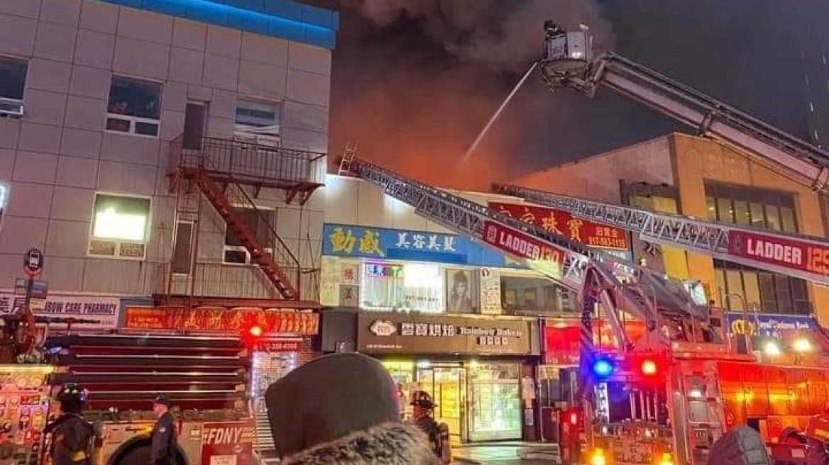 ΗΠΑ: Μεγάλη πυρκαγιά σε εμπορικό κέντρο της Νέας Υόρκης