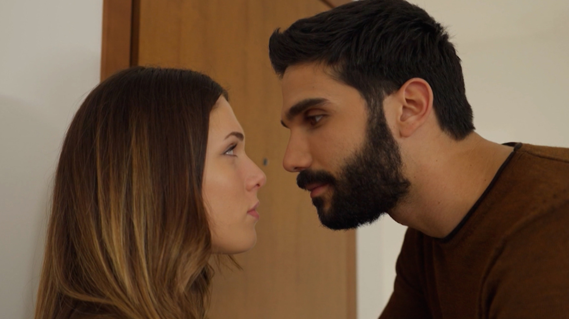 Η Γη της Ελιάς: Ο Αλέξης βλέπει τον Νικήτα και τη Μυρτάλη να φιλιούνται και γίνεται έξαλλος