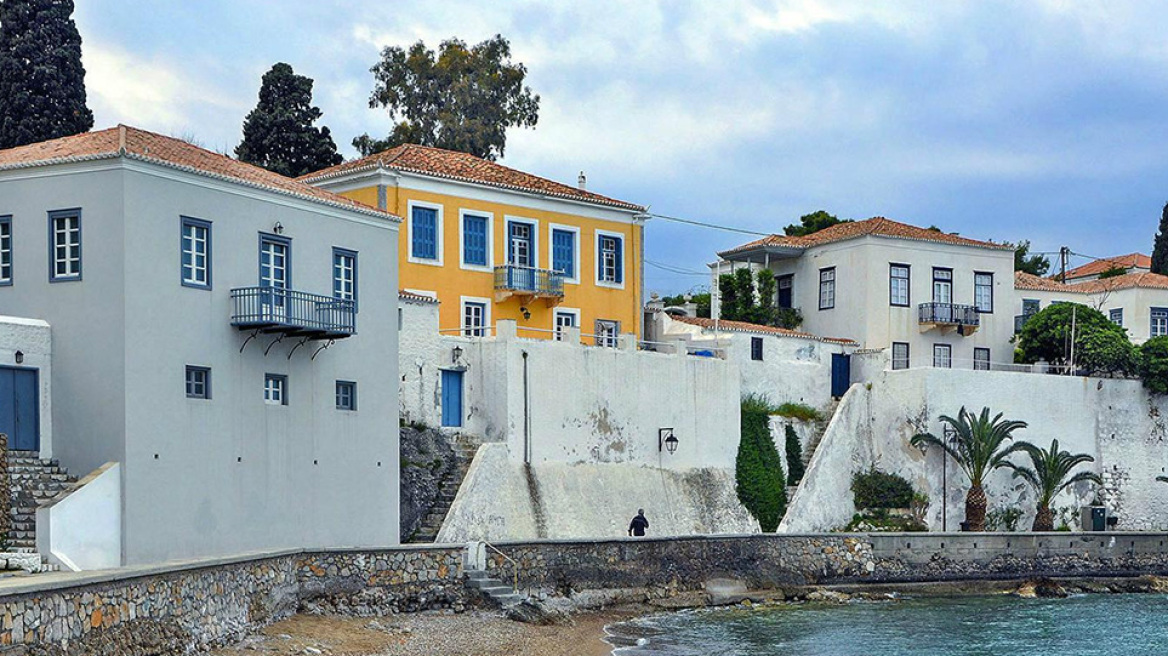 Η ιστορία της νεοκλασικής κατοικίας Καλλιγά στις Σπέτσες που καταστράφηκε από πυρκαγιά