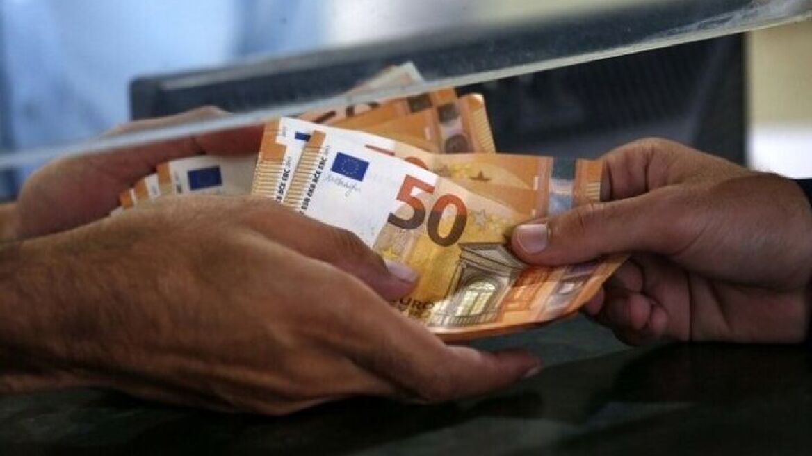 Σε ισχύ η περικοπή του 30% και για τους παλαιούς συνταξιούχους που εργάζονται