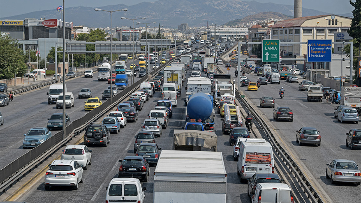 Κίνηση στους δρόμους: Μεγάλη έξοδος για το τριήμερο της 25ης Μαρτίου - Μποτιλιάρισμα στις εθνικές οδούς 