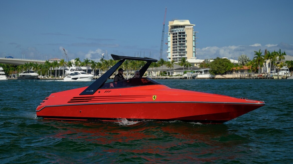 Πωλείται ένα πανέμορφο Riva Ferrari 32 