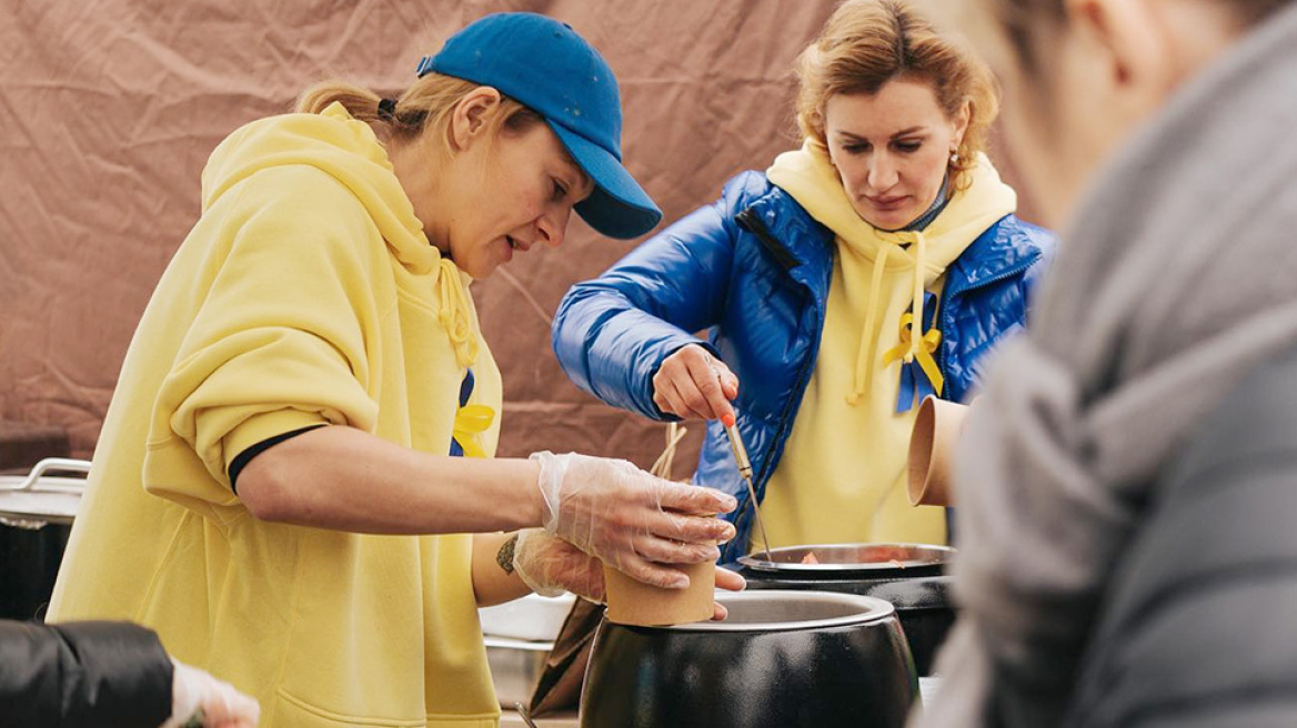 Πόλεμος στην Ουκρανία: Νικήτρια του MasterChef μοιράζει Ουκρανική σούπα και ζητά να σωθεί η χώρα της