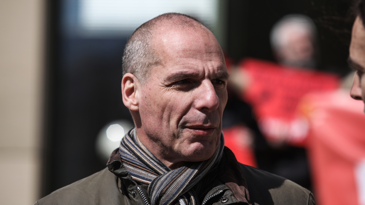 Επίθεση σε Βαρουφάκη: Δίωξη για κακουργήματα και πλημμελήματα στον 17χρονο