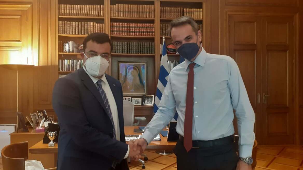 Συνάντηση Κυριάκου Μητσοτάκη με τον δήμαρχο Ύδρας 