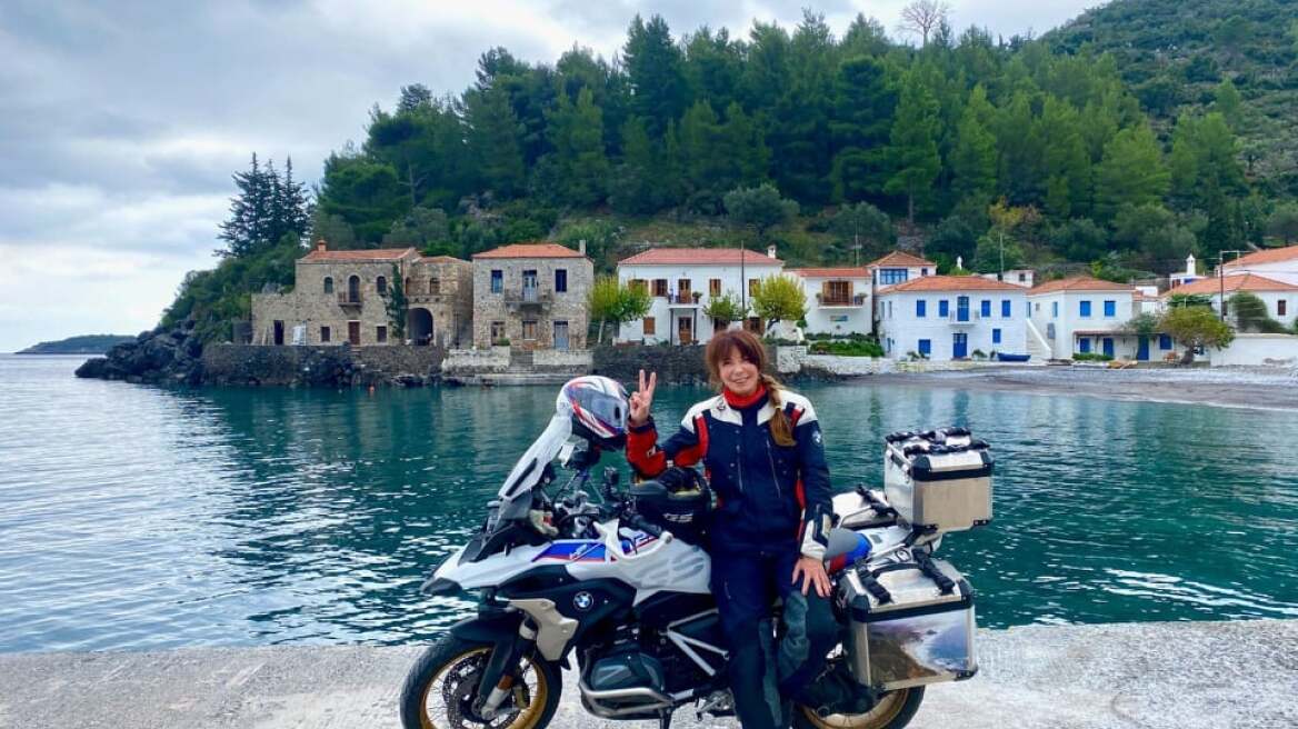 Τρεις ημέρες ως την Ουκρανία: Ελληνίδα θα ταξιδέψει μόνη στην εμπόλεμη ζώνη με τη μηχανή της 