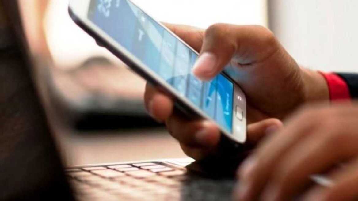 Έρευνα καθησυχάζει: Τα κινητά τηλέφωνα δεν προκαλούν καρκίνο στον εγκέφαλο 