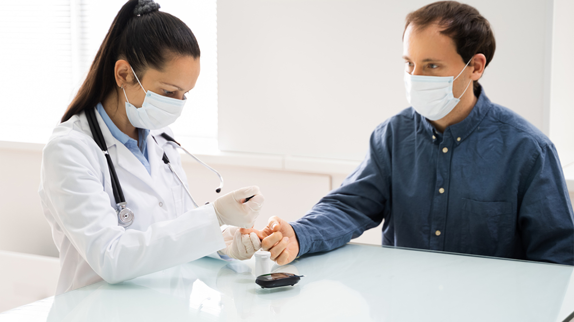 Κολλήσατε κορωνοϊό; Ποια νόσος σας απειλεί κατά 40% ένα χρόνο μετά