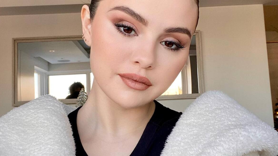 Σκέφτεστε να αλλάξετε κούρεμα; Η Selena Gomez σας δίνει την πιο stylish και κομψή ιδέα