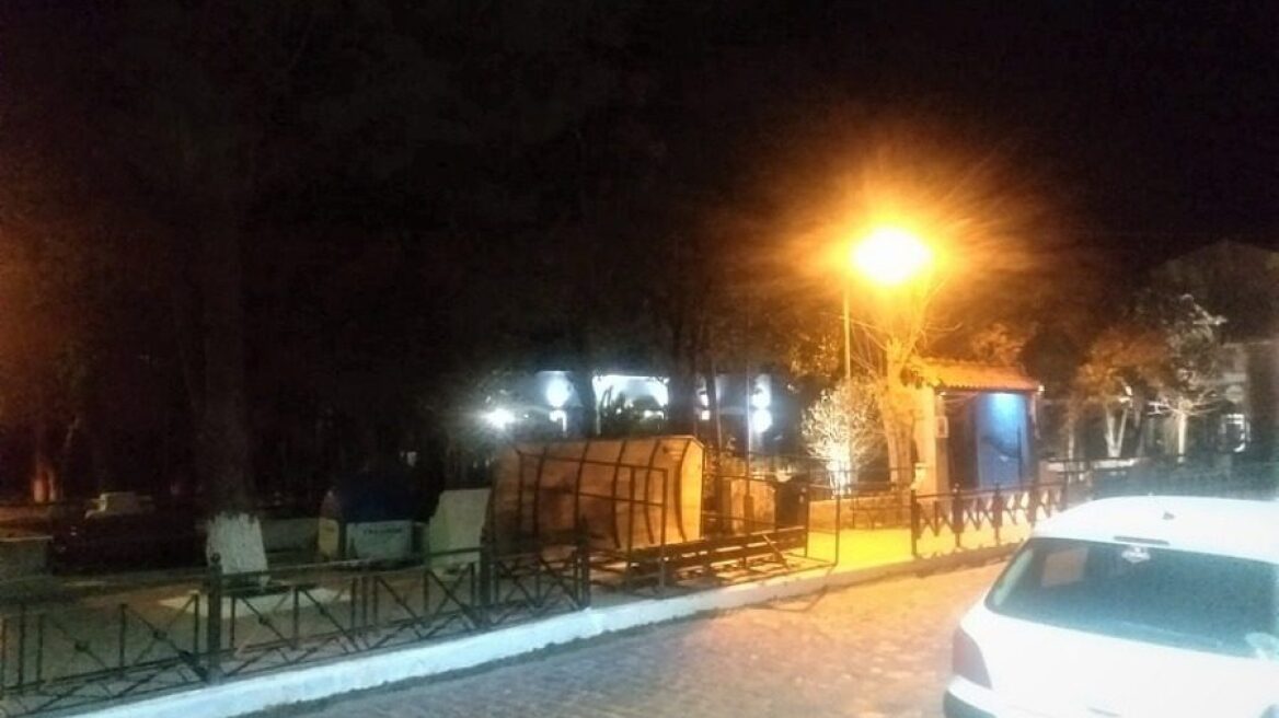 Στάση λεωφορείου κατέρρευσε και τραυμάτισε ανήλικη στη Λέσβο