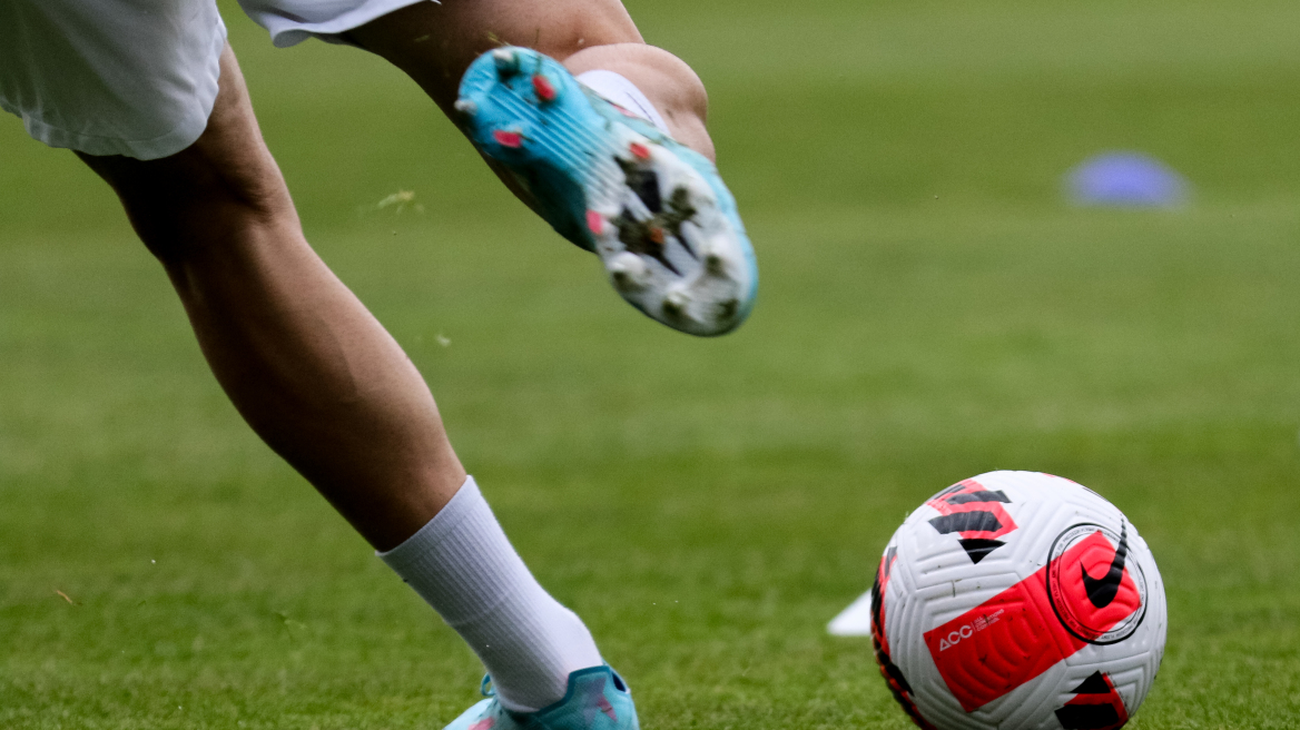 Ποδόσφαιρο: 25 χούλιγκαν εισέβαλαν σε γήπεδο «5Χ5» για να κλέψουν πανό από ομάδα - Τραυμάτισαν προπονητή