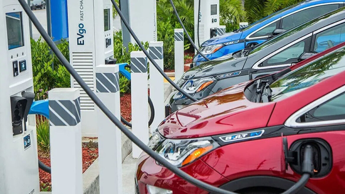 Έρευνα σοκ: Πόσους νέους φορτιστές την εβδομάδα χρειαζόμαστε;