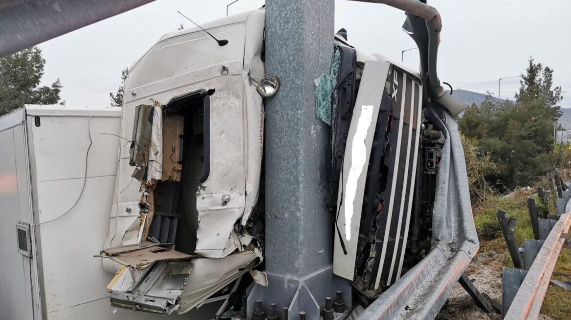 Θανατηφόρο τροχαίο έξω από τη Λάρισα: Νεκρός οδηγός νταλίκας