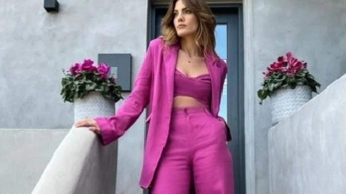 Η Μαίρη Συνατσάκη ποζάρει με σέξι τοπ στο Instagram
