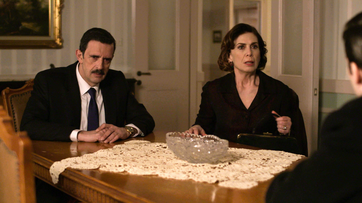 Άγριες Μέλισσες: Η Μυρσίνη βρίσκεται με την πλάτη στον τοίχο