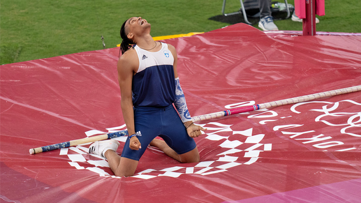 Καραλής: Του σπάει το κοντάρι όταν επιχειρεί να «απογειωθεί» - Δείτε βίντεο