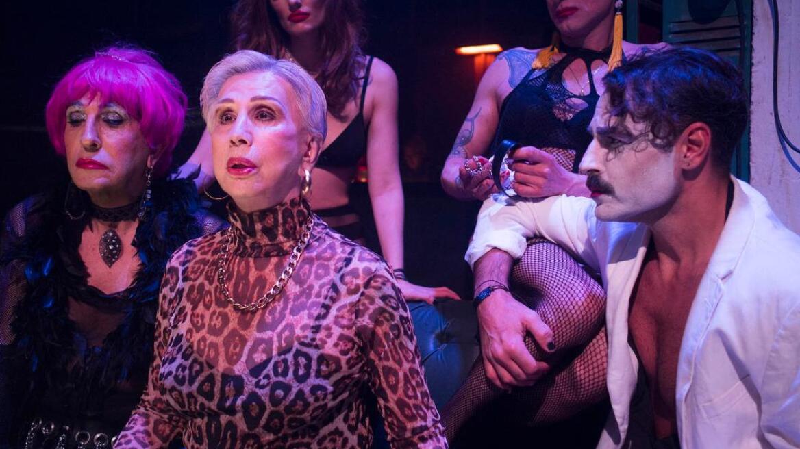 «Τα Κόκκινα Φανάρια» του Βασίλη Μπισμπίκη «ανοιχτά» και μετά το Πάσχα στον Cartel Τεχνοχώρο