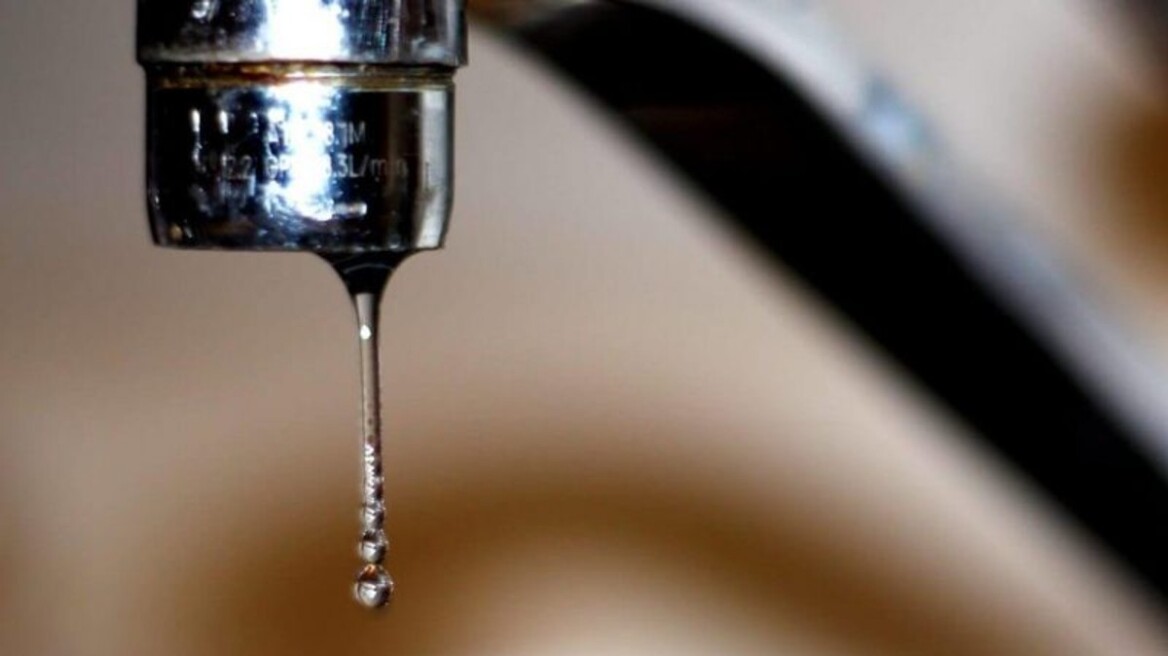 Χαλκίδα: Ακατάλληλο νερό «τρέχει» από τις βρύσες - Πίσσα στις υδραυλικές εγκαταστάσεις