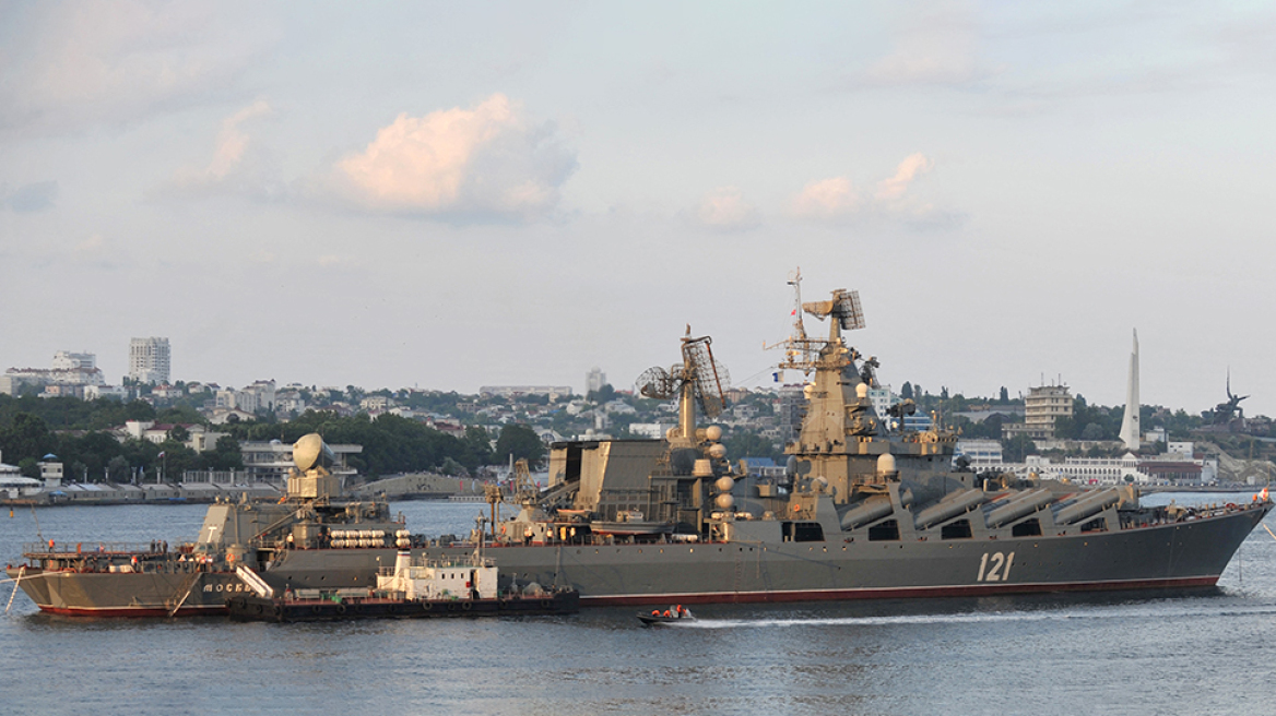 Ουκρανία: Φλέγεται η ναυαρχίδα του ρωσικού στόλου στη Μαύρη Θάλασσα - Τη χτύπησαν με Neptune οι Ουκρανοί;