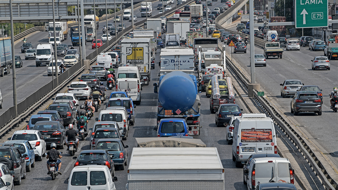Έξοδος Πάσχα - Κίνηση στους δρόμους: Όπου «φύγει φύγει» οι Αθηναίοι, καθυστερήσεις σε Κηφισό και Κατεχάκη