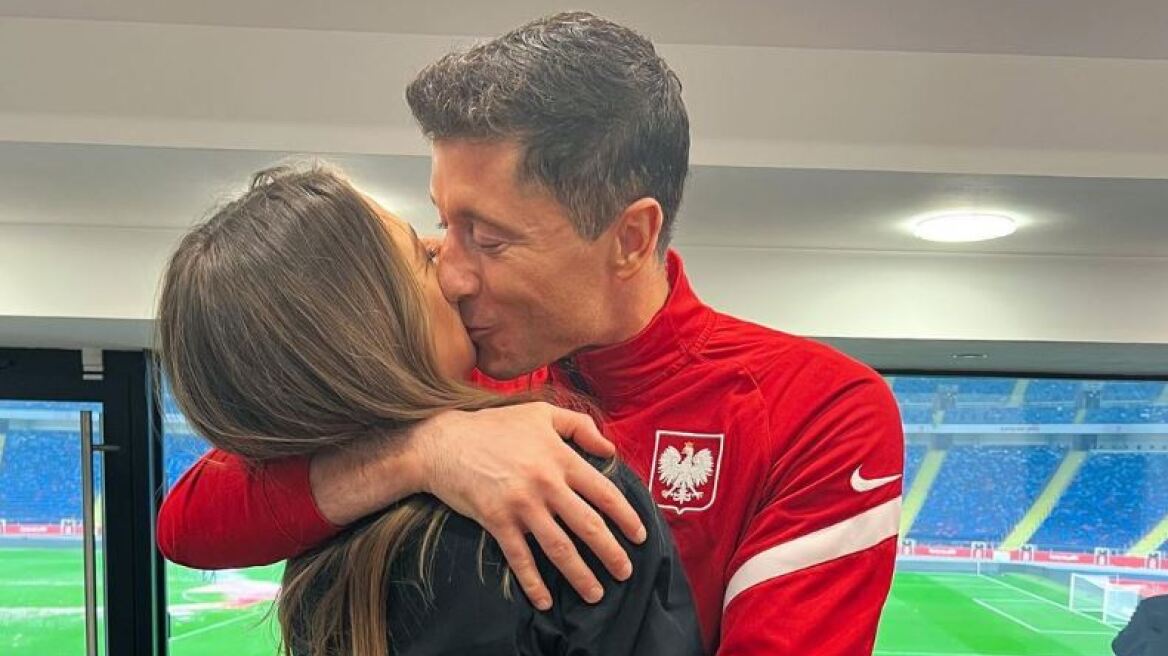 Λεβαντόφσκι: Η σύζυγός του μαθαίνει ισπανικά και «φούντωσε» τα σενάρια μετακίνησης του στην Μπαρτσελόνα 