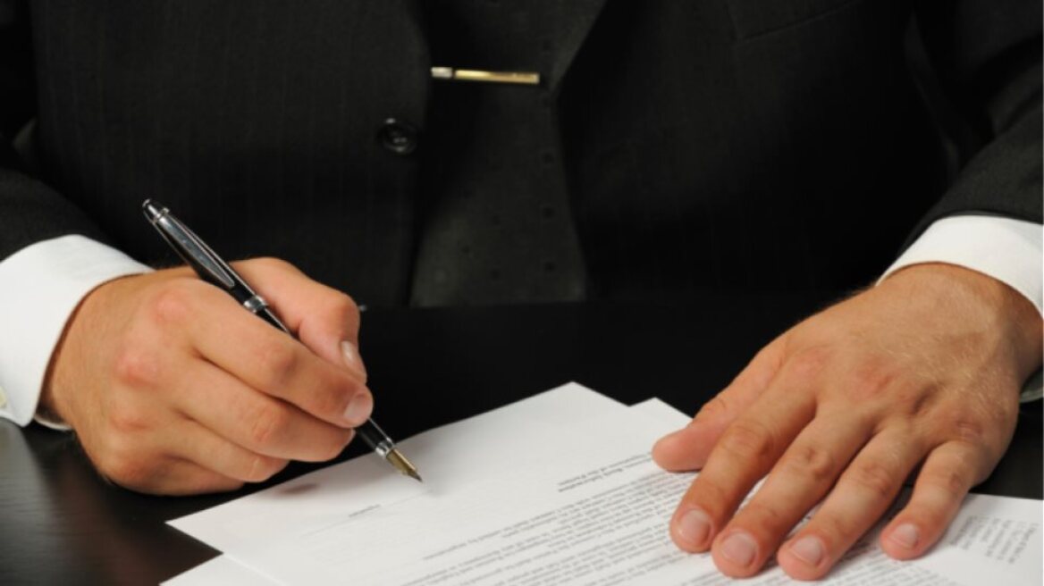 Συνεχίζεται η αποχή των συμβολαιογράφων έως 4 Μαΐου σύμφωνα με τη μειοψηφία του Συλλόγου τους