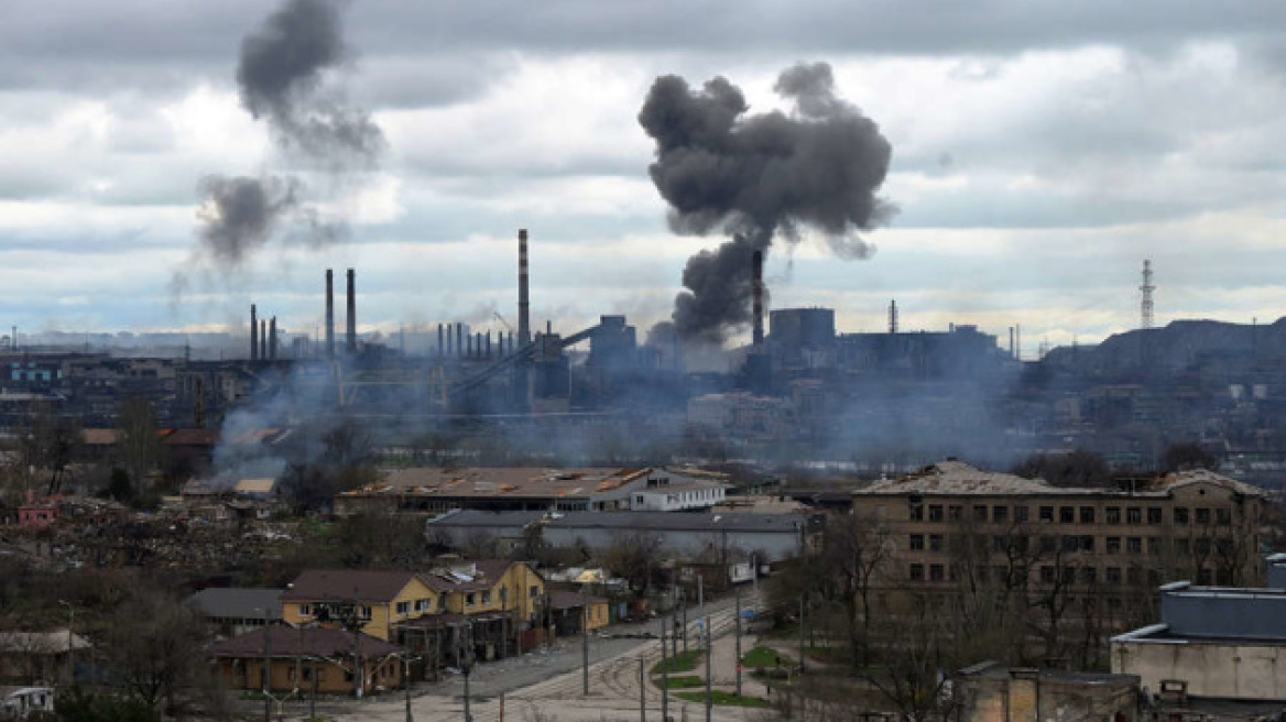 Πόλεμος στην Ουκρανία: Οι Ρώσοι επιχειρούν να εισβάλουν στο λιμάνι της Μαριούπολης και στο Azovstal
