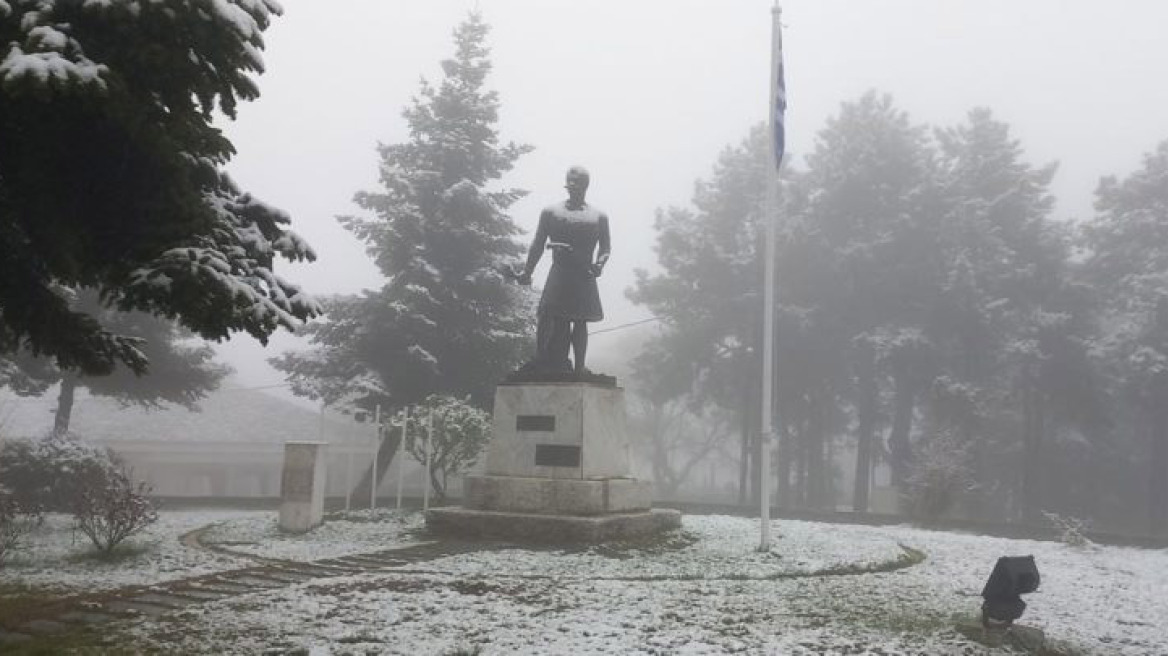 Στα «λευκά» τα ορεινά της Λάρισας λίγο πριν το Πάσχα