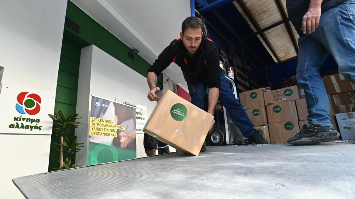 Πόλεμος στην Ουκρανία: Παρέδωσε την ιατροφαρμακευτική βοήθεια ο Ανδρουλάκης