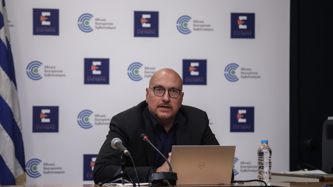 Κορωνοϊός - Ζαούτης: Αποκλιμάκωση στον ημερήσιο αριθμό κρουσμάτων κορωνοϊού τις τελευταίες δύο εβδομάδες